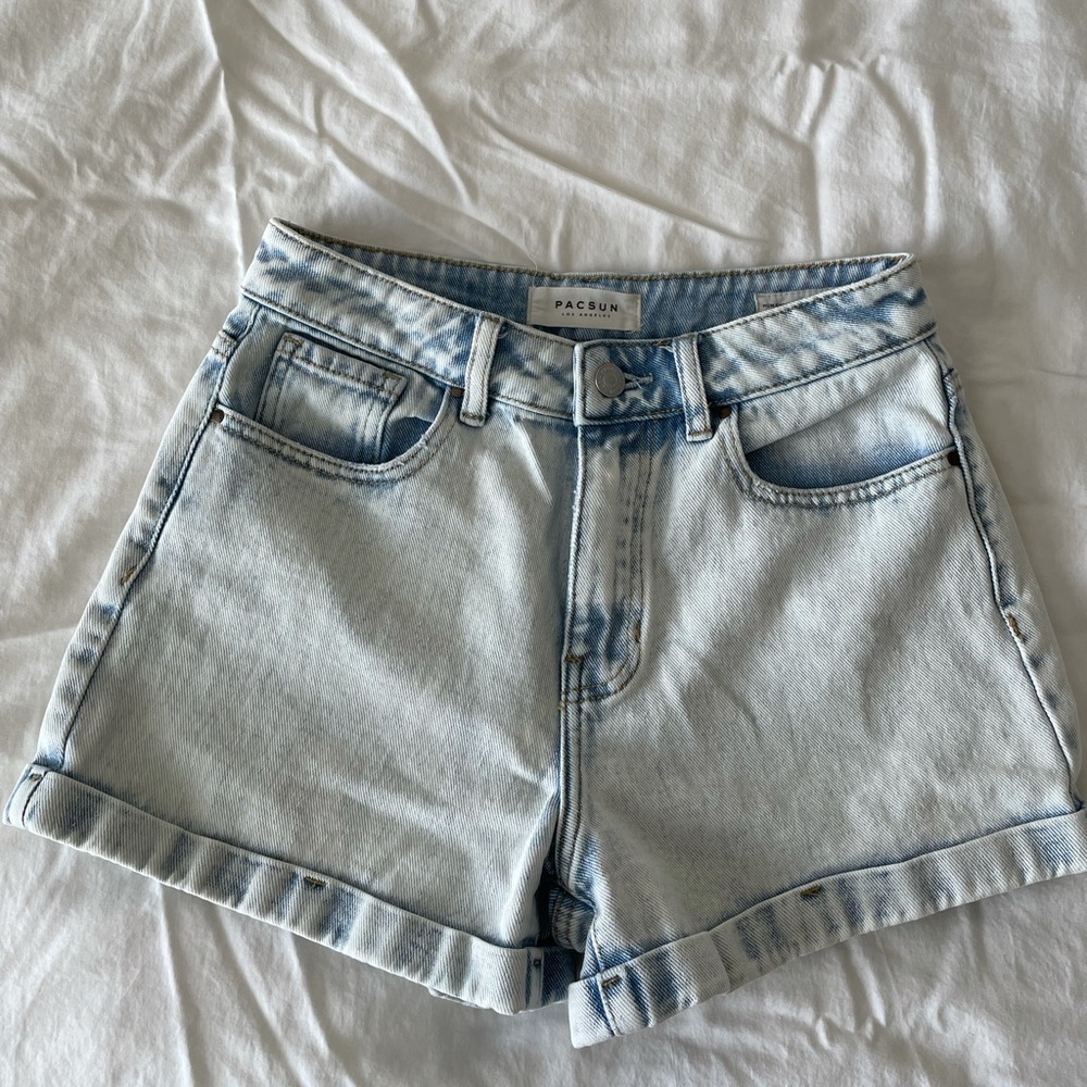 Mom shorts acid wash